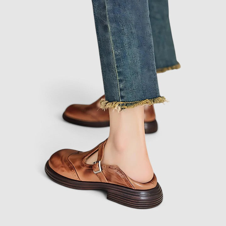 Buty z regulowanym zapięciem