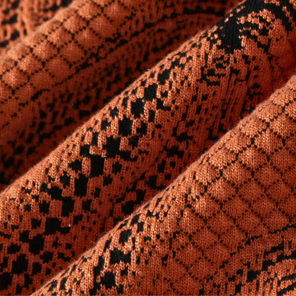 IZABEL | Sweter z haftem dyni